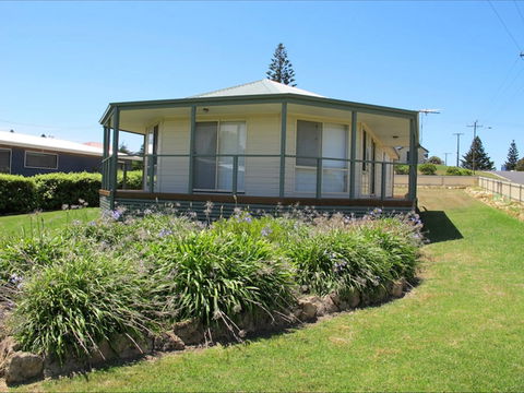 Sims Holiday Home - Accommodation Gladstone 0