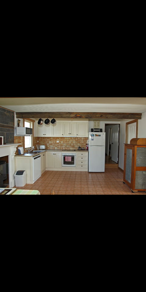 Stable Cottage - Accommodation Gladstone 2