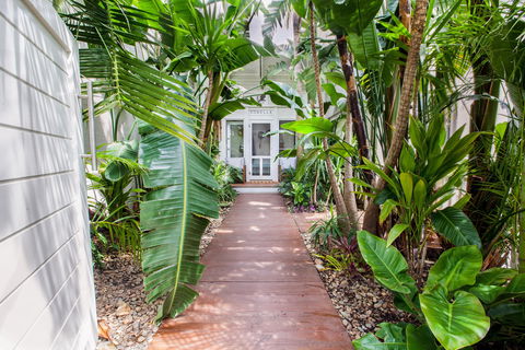 The Guesthouse At Raffertys Resort - Accommodation Gladstone 0