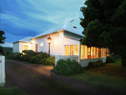 The Lonsdale Palms - Accommodation Gladstone 0