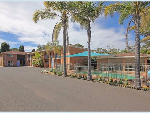 The Lodge Broulee - Accommodation Gladstone 1