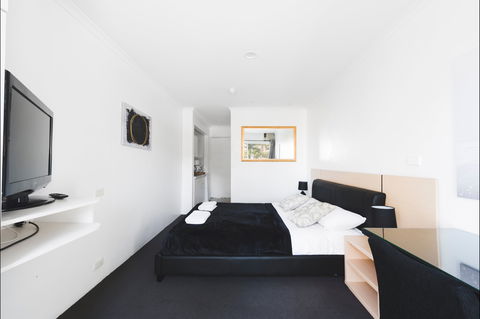 The Manly Hotel Est. 1964 - Accommodation Gladstone 0