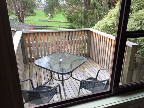 White Hawk Accommodation - Accommodation Gladstone 2