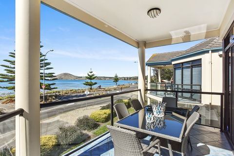 63 Franklin Parade - Accommodation Gladstone 0