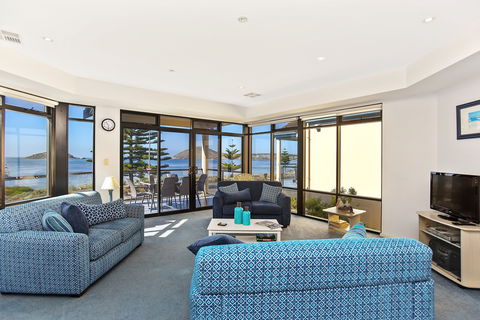 63 Franklin Parade - Accommodation Gladstone 2