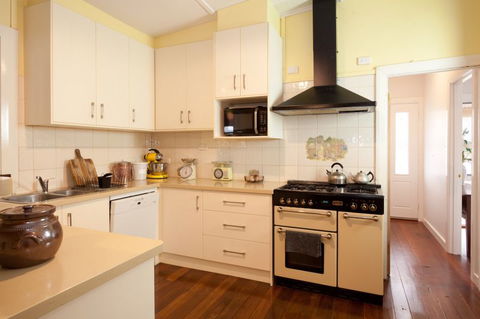 Great Southern Outback Tours & Accommodation - Accommodation Gladstone 4