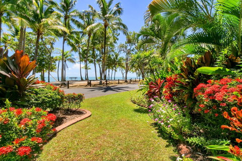 Agincourt Beachfront Apartments - Accommodation Gladstone 0