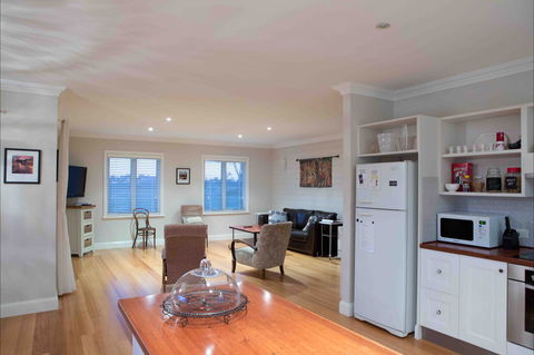 Aurelias Farm Bed And Breakfast - Accommodation Gladstone 2