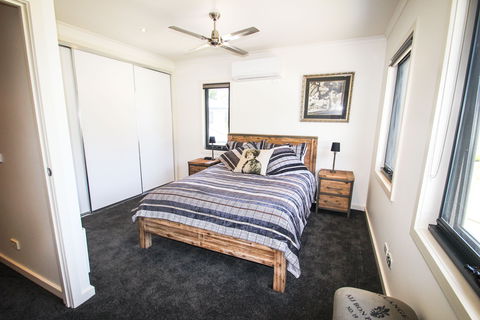 Avignon In Bright - Accommodation Gladstone 0