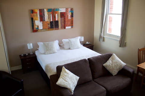 Balcony On Sixth Lodge - Accommodation Gladstone 2
