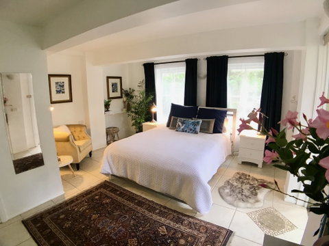 Bangalow Studio Apartment - Accommodation Gladstone 0