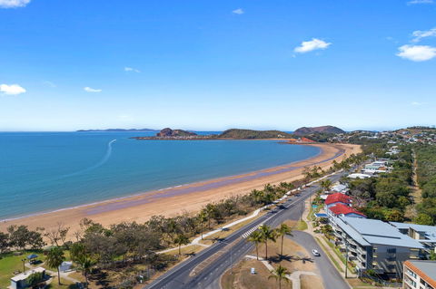 Beaches On Lammermoor Apartments - Accommodation Gladstone 2
