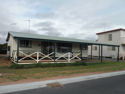 Beach Escape - Accommodation Gladstone 0
