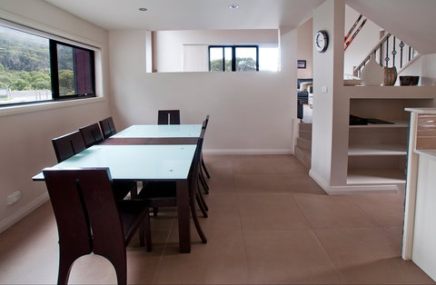 Blues Air 4 - Accommodation Gladstone 1