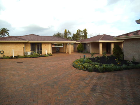 Busselton Seaside Escape Apartment - Accommodation Gladstone 0