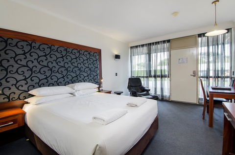 Commodore On The Park - Accommodation Gladstone 2