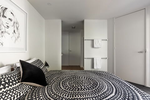 Dlux + Escape @ 83 Great Ocean Road Apartments Lorne - Accommodation Gladstone 2