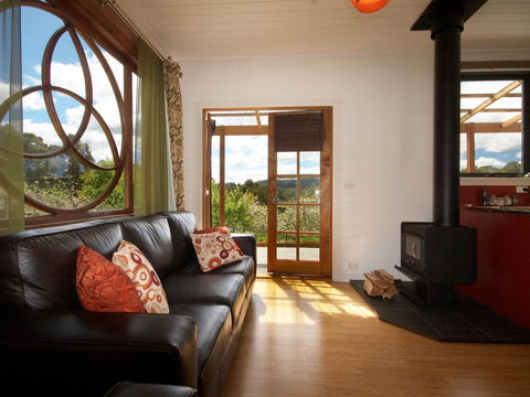 Elvenhome Farm Cottage - Accommodation Gladstone 0
