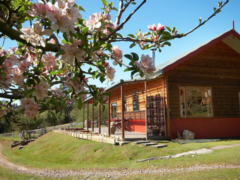 Elvenhome Farm Cottage - Accommodation Gladstone 1