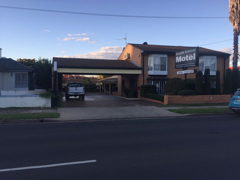Estelle Kramer Motel - Accommodation Gladstone 0