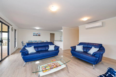 Hayborough Haven 3 - 3 Fifth Avenue - Hayborough - Accommodation Gladstone 2