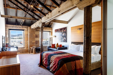 Henry Jones Art Hotel - The - Accommodation Gladstone 2