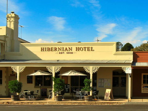 Hibernian Hotel Apartments - Accommodation Gladstone 0