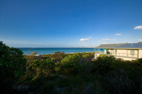Island Beach Lodge - Accommodation Gladstone 2