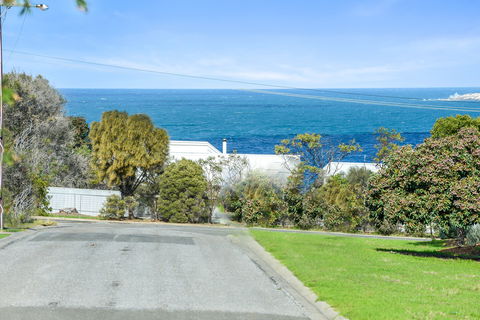 Islandview - Hayborough - Accommodation Gladstone 1