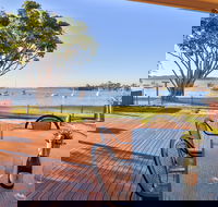 Lakefront Simplicity - Accommodation Gladstone