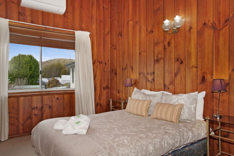 Le Chateau - Accommodation Gladstone 2
