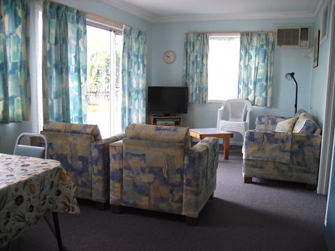 Lisianna Holiday Apartments - Accommodation Gladstone 1