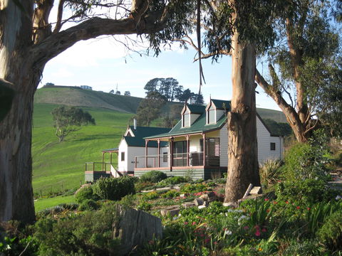Loves Lane Cottages - Accommodation Gladstone 0
