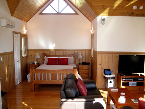 Loves Lane Cottages - Accommodation Gladstone 2