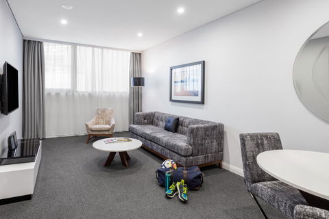Meriton Suites North Sydney - Accommodation Gladstone 2