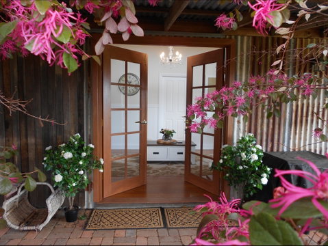 Milton Country Retreat: The Chocolate Cottages - Accommodation Gladstone 0