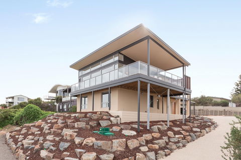 Neighbour Avenue - Accommodation Gladstone 0