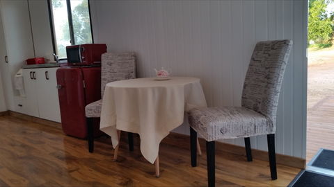 Rockinghorse Restorations Accommodation - Accommodation Gladstone 1