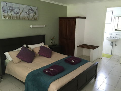 Sinclairs Country Retreat - Accommodation Gladstone 0