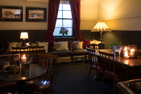 Southern Railway Hotel - Accommodation Gladstone 1