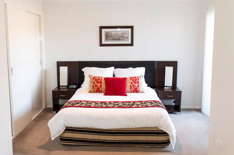 Stay Bathurst - Accommodation Gladstone 1