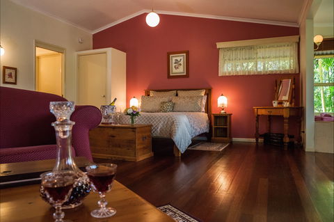 The Falls Montville - Accommodation Gladstone 1
