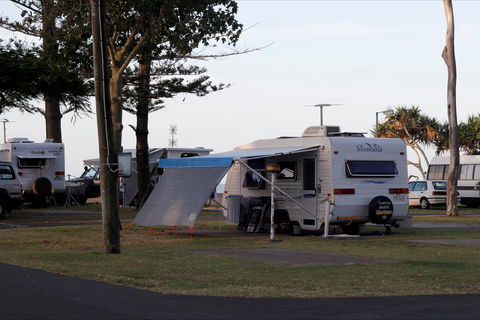 Torquay Beachfront Tourist Park - Accommodation Gladstone 2
