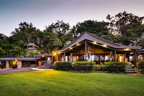 Trinity Beach Palace - Accommodation Gladstone 1