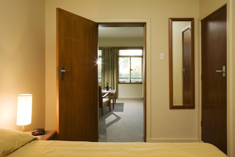University House - Accommodation Gladstone 2
