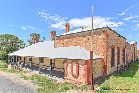 Wellington Courthouse. - Accommodation Gladstone 0