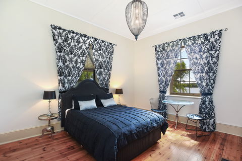 Wellington Courthouse. - Accommodation Gladstone 1