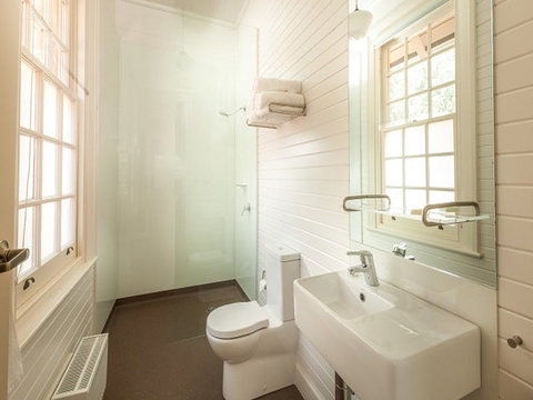 Yarrangobilly Caves House: Guest Rooms - Accommodation Gladstone 2