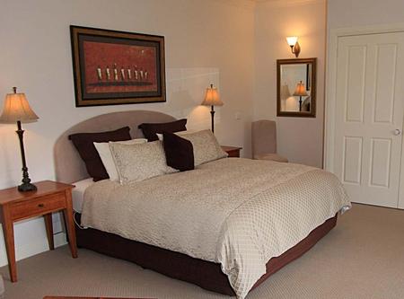 Delderfield Luxury B And B - Accommodation Gladstone 0