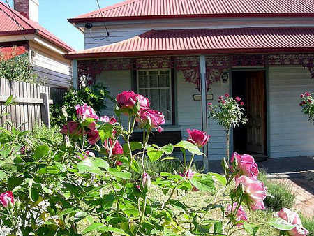 Airleigh - Rose Cottage - Accommodation Gladstone 0